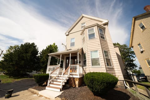 988-Cozy, Lovely and Renovated 4BR-2BA apartment in Boston Appartement in Quincy