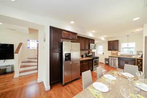 988-Cozy, Lovely and Renovated 4BR-2BA apartment in Boston Appartement in Quincy