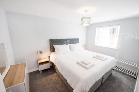 Space Apartments - One bed Serviced Apartment- Super-king Bed - Ground Floor- Parking Space -WIFI Condominio in Clacton-on-Sea
