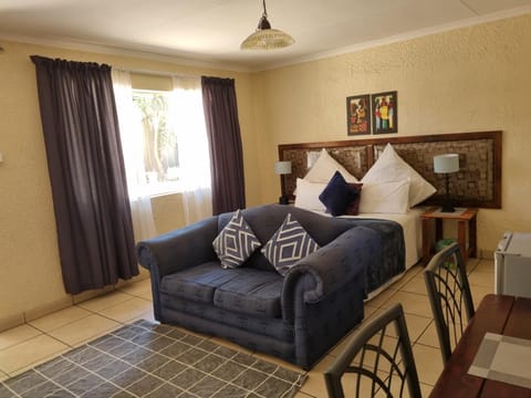 African Sky Guest House Bed and Breakfast in Roodepoort