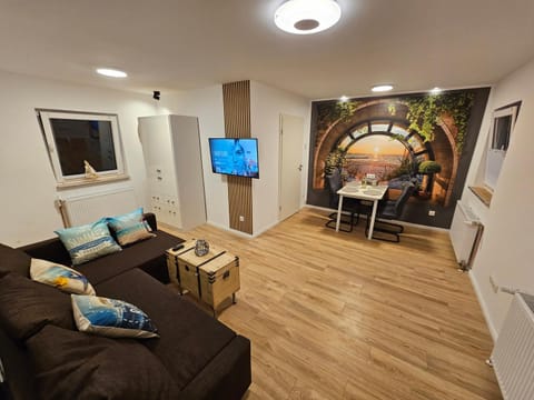 TV and multimedia, Living room, Seating area, Evening entertainment