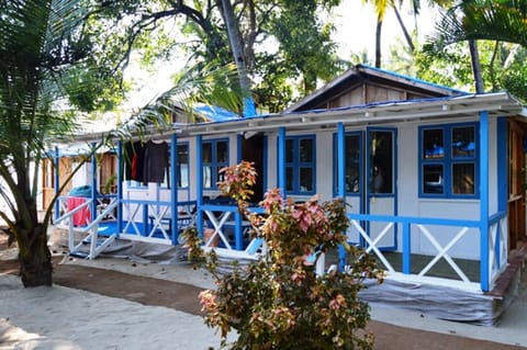 Cafe Blue Luxury tent in Canacona