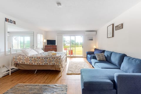 Large Studio with Patio and Pool Hotel in North Truro