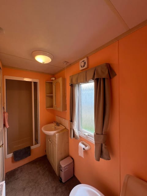 Light and Airy 2 Bedroom Mobile Home Condo in Aberystwyth