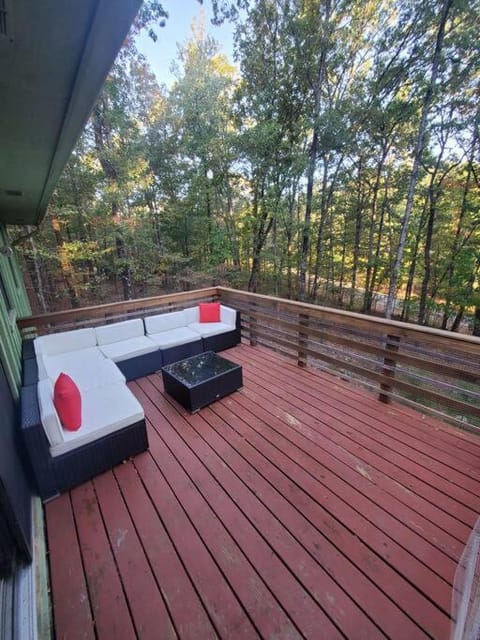 Large Peaceful Woods Retreat Close to Everything! House in Garland County