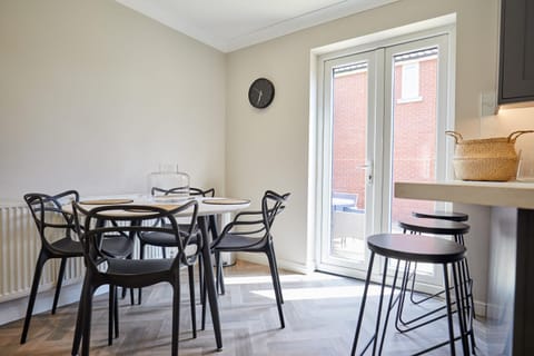 Freshly Refurbished Open-plan Dining & Kitchen House in Norwich