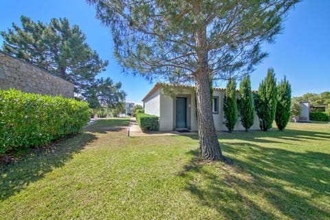 Property building, Spring, Day, Garden