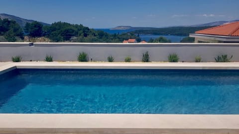 Day, Natural landscape, Pool view, Swimming pool