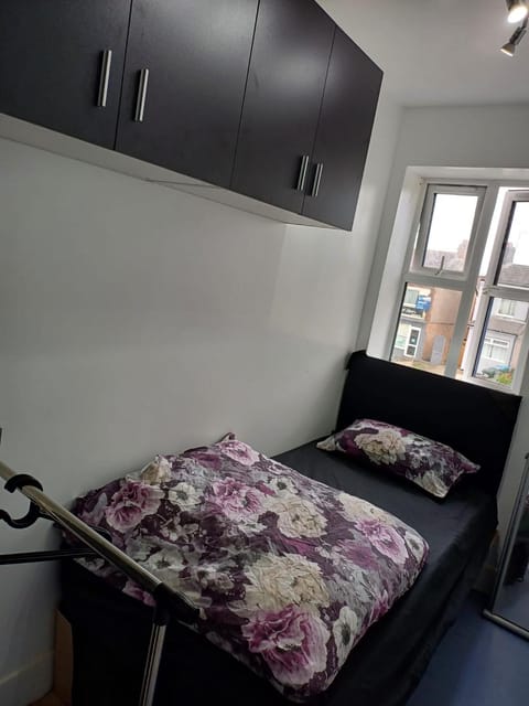 Budgeted Residence near Coventry Building Society (CBS) Arena with Parking Vacation rental in Coventry