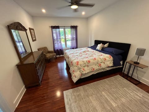 NEW 3 bedroom - Thoroughbred Farm & Lake Views! Casa in Saratoga Lake