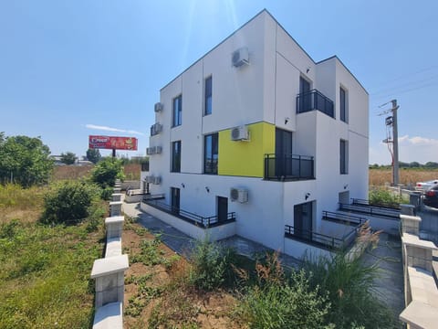 Property building, Garden, Garden view