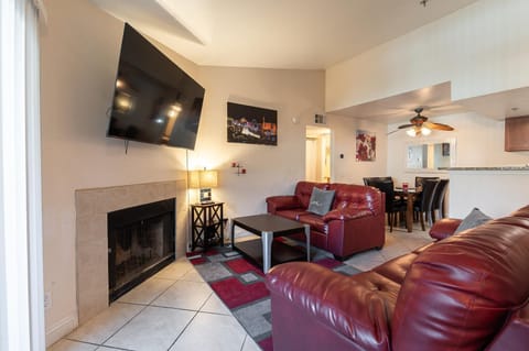 Communal lounge/ TV room, TV and multimedia, Living room, Evening entertainment, flat iron