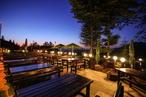 Night, Summer, BBQ facilities, Balcony/Terrace, Food and drinks, On site, Mountain view, Sunset