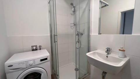 Shower, Bathroom, washing machine