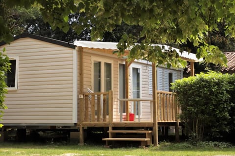 Camping les Avignon - la Laune Campingplatz /
Wohnmobil-Resort in Villeneuve-lès-Avignon