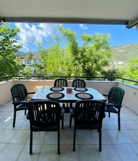 Natural landscape, View (from property/room), Balcony/Terrace, Dining area