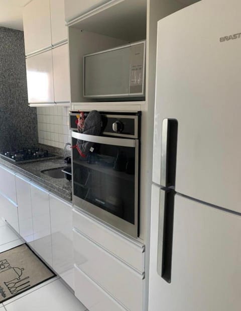 Kitchen or kitchenette, minibar, stove