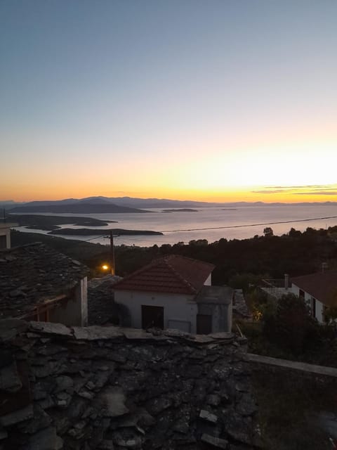 Nectar House in Magnesia Prefecture, Greece