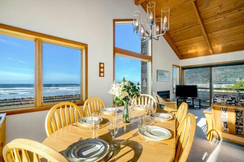 Above the Beach MCA#652A House in Manzanita