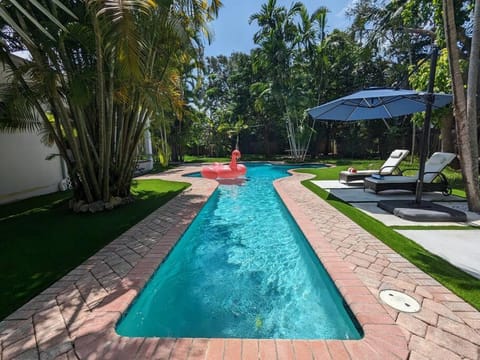 Miami Tropical Escape Chalet in Biscayne Park