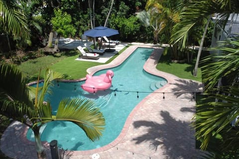 Miami Tropical Escape Chalet in Biscayne Park