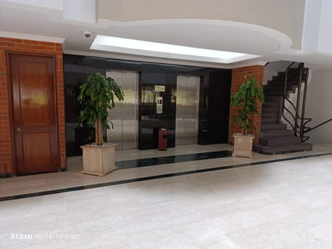 Lobby or reception, elevator