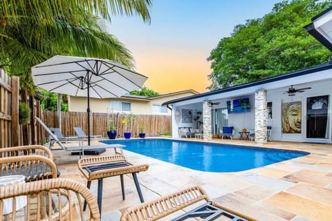 Casa Tropicana - Heated Pool, Game Room & Mins from beach Villa in Hallandale Beach