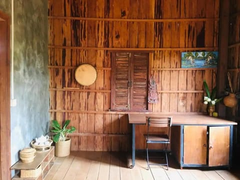 Authentic Wooden Home, Countryside, 10mins Centre! Wat Chreav Homestay Vacation rental in Krong Siem Reap