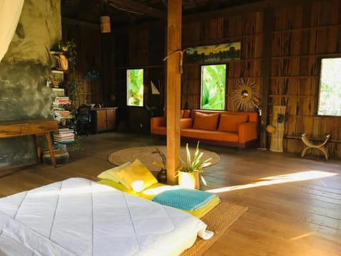 Authentic Wooden Home, Countryside, 10mins Centre! Wat Chreav Homestay Vacation rental in Krong Siem Reap