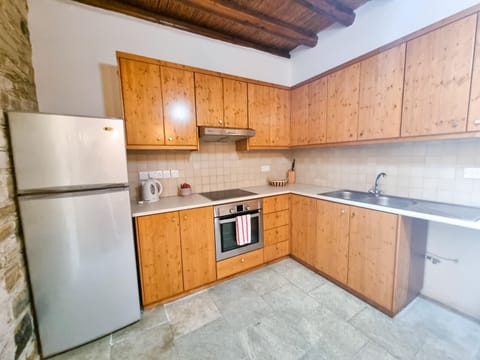 Kitchen or kitchenette, minibar, pet friendly, stove