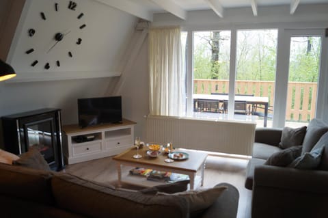 TV and multimedia, View (from property/room), View (from property/room), Living room, Seating area