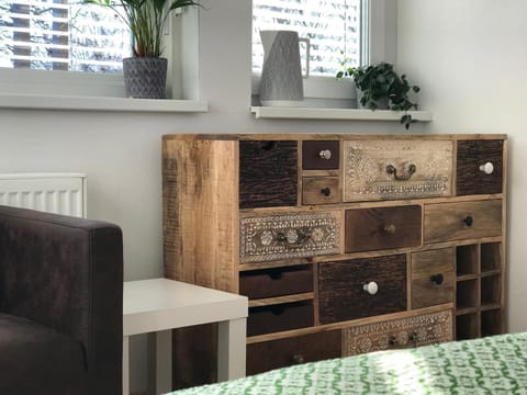 Bed, Day, Winter, Bedroom, On site, Garden view