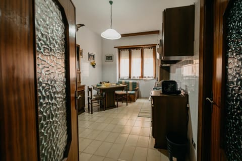 Dining area, kitchen