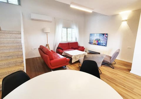 Spacious 3BD Penthouse with Rooftop & Parking Condo in Herzliya