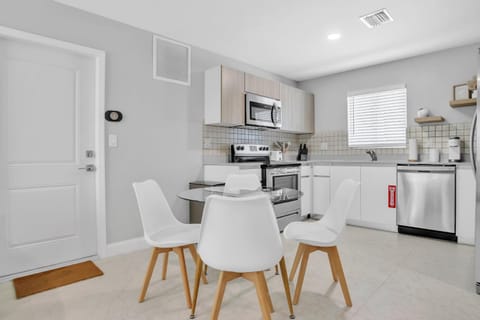 Brand New Townhome Downtown Near Cruise Port & FLL - Sistrunk Shades #4 Villa in Fort Lauderdale