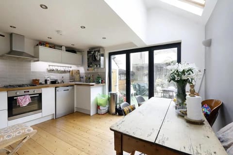 Three Bedroomed Victorian Family House, Garden House in Hove