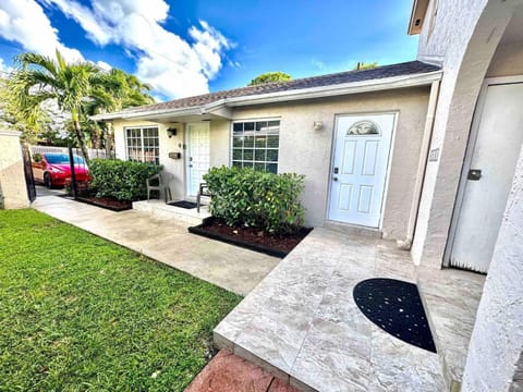 Cozy Miami Villa near Coconut Grove and the University of Miami House in Coconut Grove