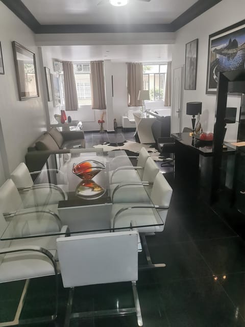 The best Copacabana Luxury Design 3 Bedroom room 3 bathroom 85 inch cinema tv top location Appartement in Rio de Janeiro