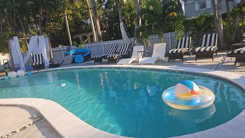 Pool Paradise Half mile to Beach w Massive Yard! Villa in Hollywood