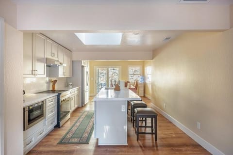 Kitchen or kitchenette, Dining area, dishwasher, oven, stove