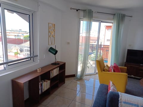 Appartement NANA A 34 - Appartement Cosy et Lumineux - Vue Panoramique- Centre ville- - Cuisine équipée- CLIM- WIFI - NETFLIX-Parking Public Gratuit-Garage privé payant Apartment in Cayenne