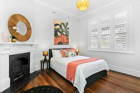 EDW19 - Stylish 2-Bed, 2-Bath Townhose in Drummoyne House in Sydney