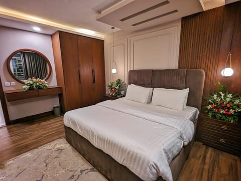 Goldcrest Mall Elegant Single-Bed Suite Condo in Lahore