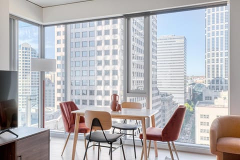 Downtown 2br w Gym wd BBQ nr dining shops SEA-402 Condo in Pike Place Market