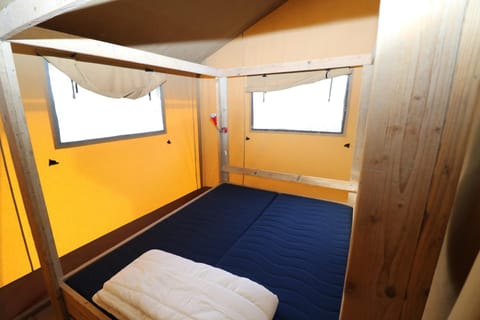 De Zuidvliet Glamping Deluxe 1 Tente de luxe in Wolphaartsdijk