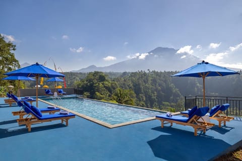 Mountain view, Pool view, Swimming pool