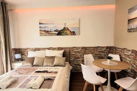 Modern Apartment SANDY BEACH down town, aquapark, free parking Apartment in Krakow