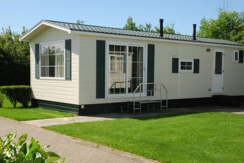 Property building, Facade/entrance, Photo of the whole room