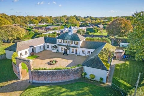 Property building, Neighbourhood, Bird's eye view, Garden view, Location