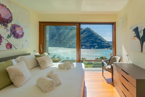 Bed, Other, Photo of the whole room, Bedroom, Lake view, Mountain view